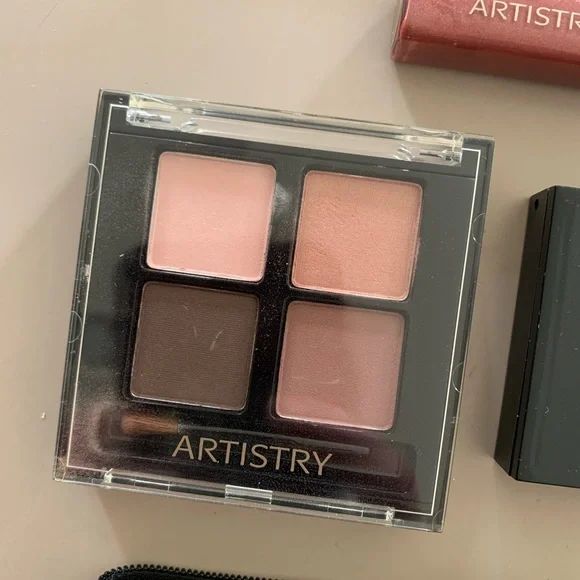 Artistry Makeup Set with Black Pouch - Picture 2 of 6